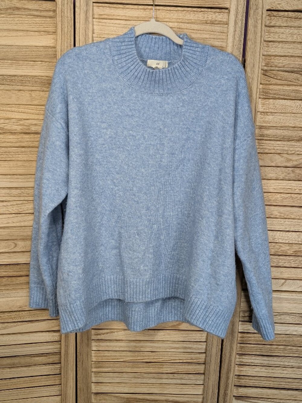 H&M Light Blue Women's Crewneck Sweater Size Medium